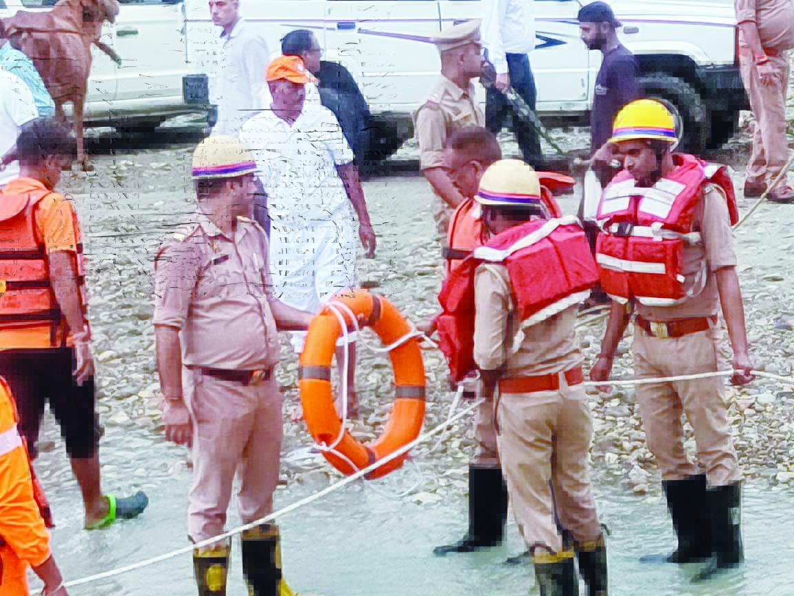 तेज बहाव से बचाव को शाकंभरी खोल में संयुक्त अभ्यास