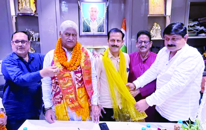 राज्यमंत्री मंत्री का पार्षद कार्यालय पर जोरदार स्वागत, पार्षद संजय सैनी को गुघाल मेले का संयोजक बनने पर दी बधाई