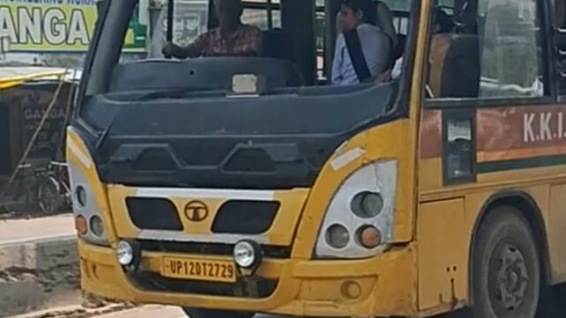 टूटा शीशा, फिर भी दौड़ रही स्कूली बस, बच्चों की सुरक्षा से खिलवाड़