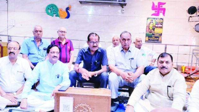 स्वर्ण रथ पर नगर भ्रमण करेंगे गणपति महाराज, 12 झांकियां और चार बैंड बढ़ाएंगे शोभा