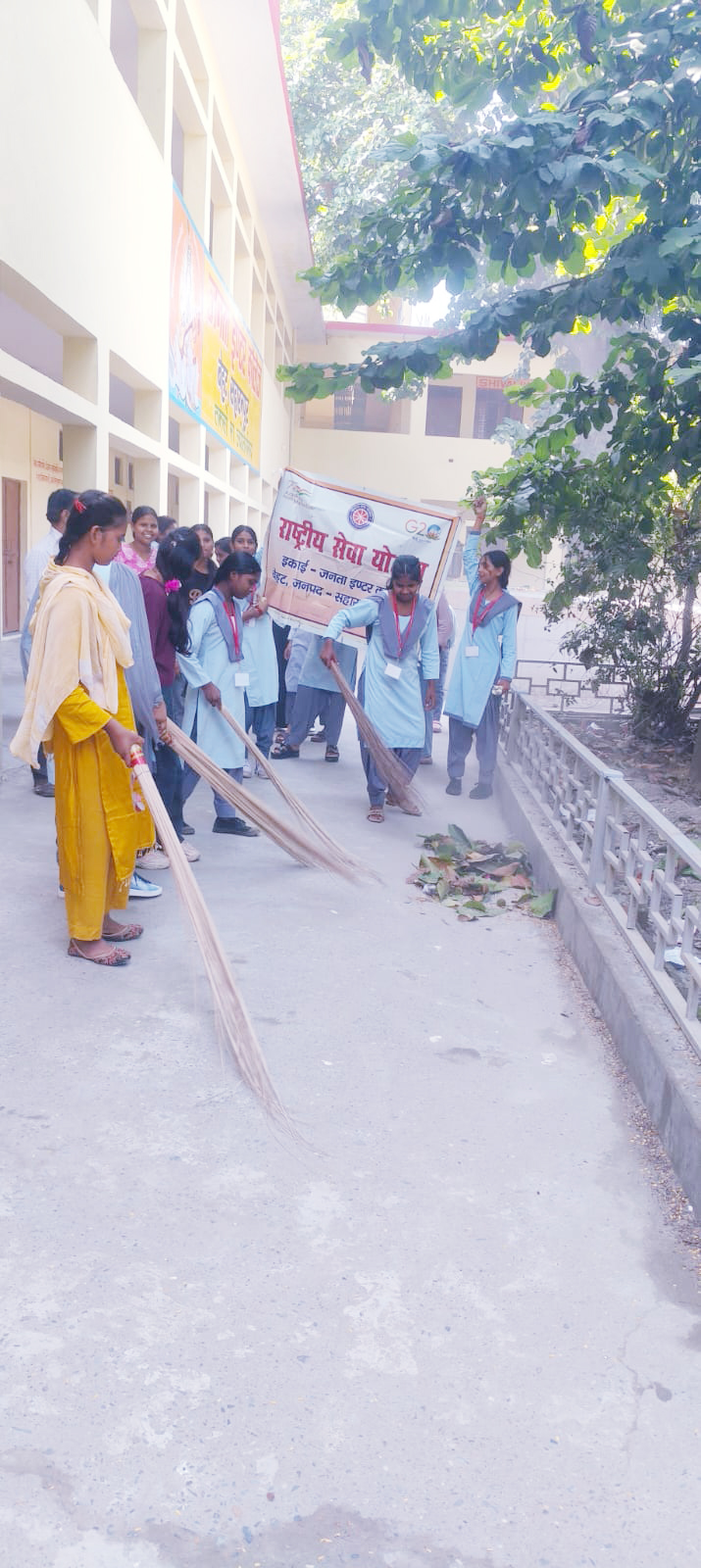 विद्यार्थियों को कैम्प लगाकर दी गयी समाज सेवा की प्रेरणा