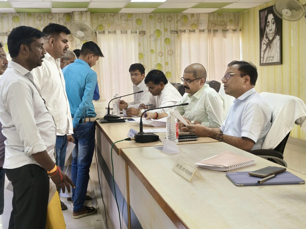 समाधान दिवस में एडीएम ने सुनी समस्याएं