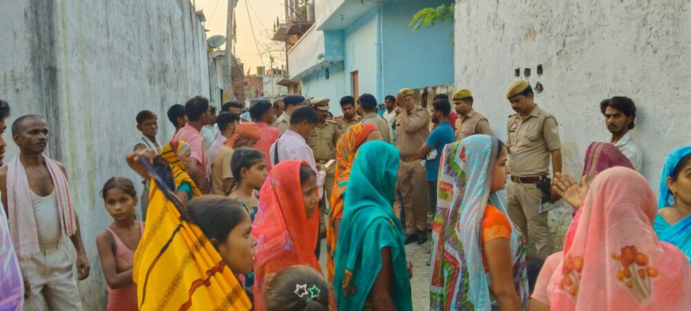 पत्नी की हत्या कर फंदे से लटका पति, जांच मे जुटी पुलिस 