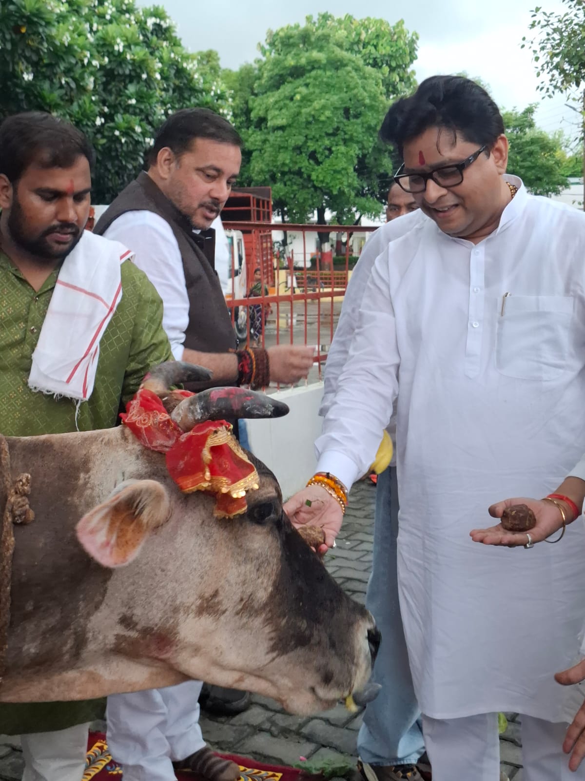 गौमाता की सेवा से बड़ा कोई पुण्य नहीं – कुलदीप माइती, लखनऊ कान्हा उपवन में किया गौ पूजन