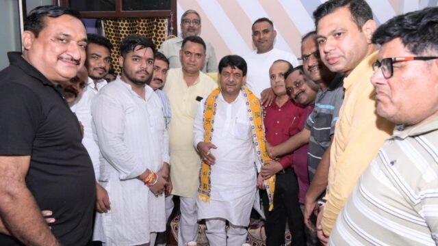 कार्यकर्ताओं की शिकायत पर ईओ पर भड़के मंत्री कपिल देव, फोन पर लगाई फटकार