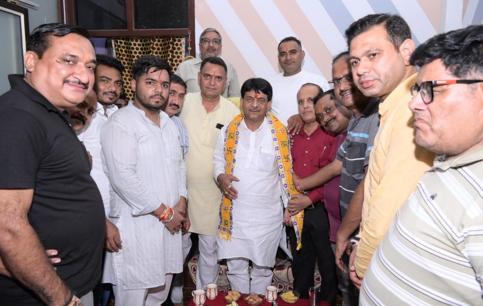 कार्यकर्ताओं की शिकायत पर ईओ पर भड़के मंत्री कपिल देव, फोन पर लगाई फटकार