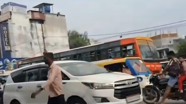 कमता में टैक्सियों व डग्गामार वाहनों का बढ़ता दबदबा