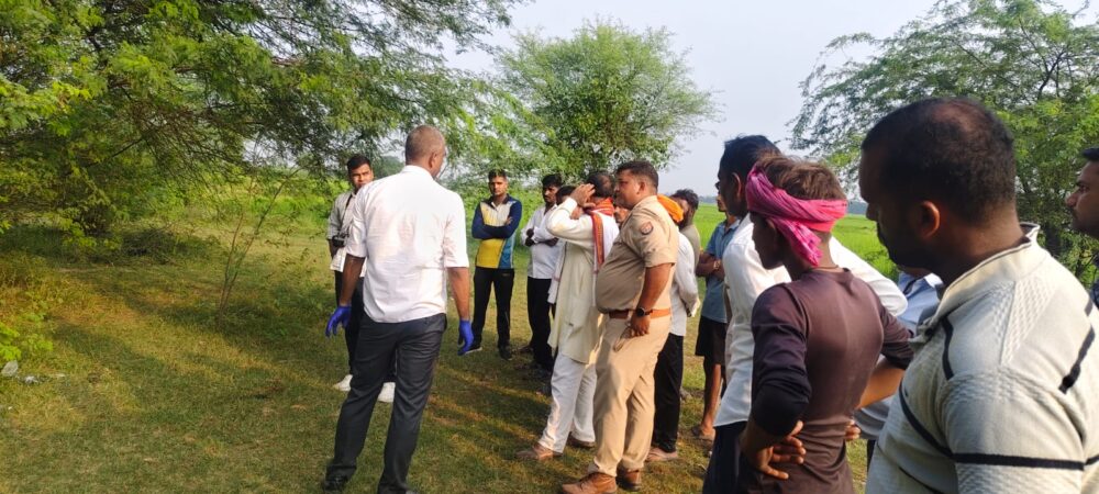 जंगल में मृत पड़े मिले युवक की कनपटी में गोली लगने का निशान
