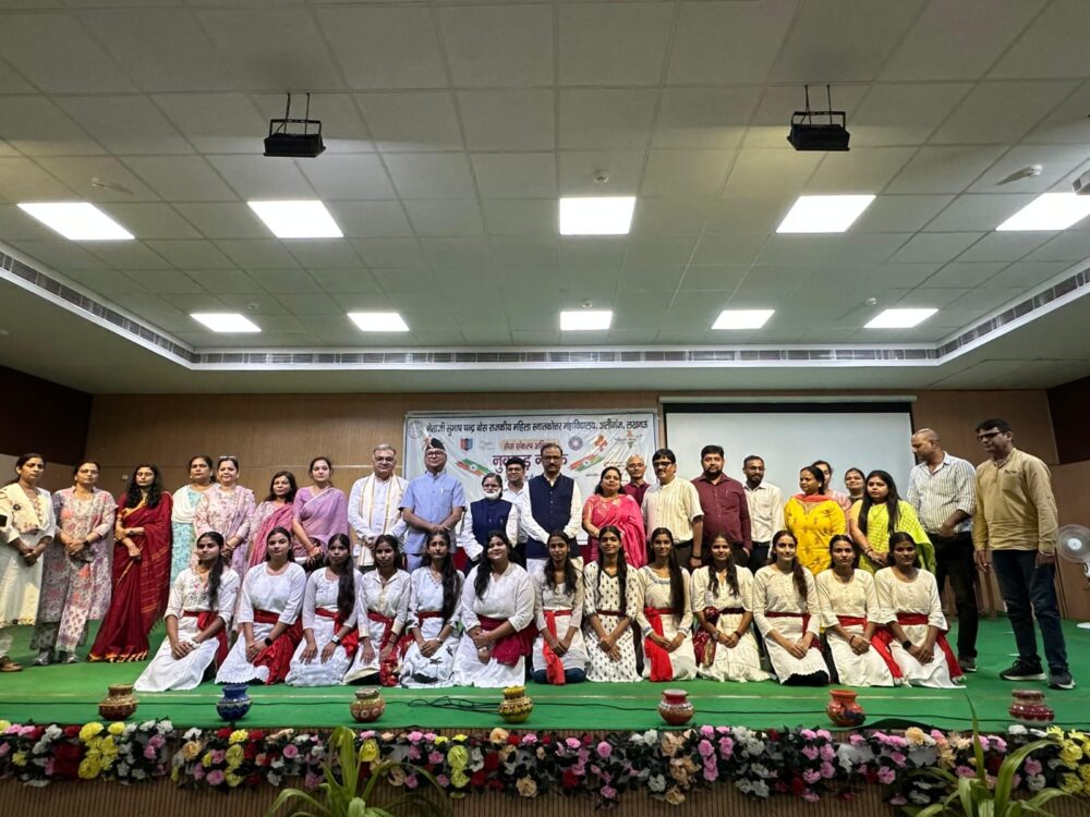 सेवा संकल्प अभियान में छात्राओं ने नुक्कड़ नाटक से दिखाई नारी शक्ति की भूमिका
