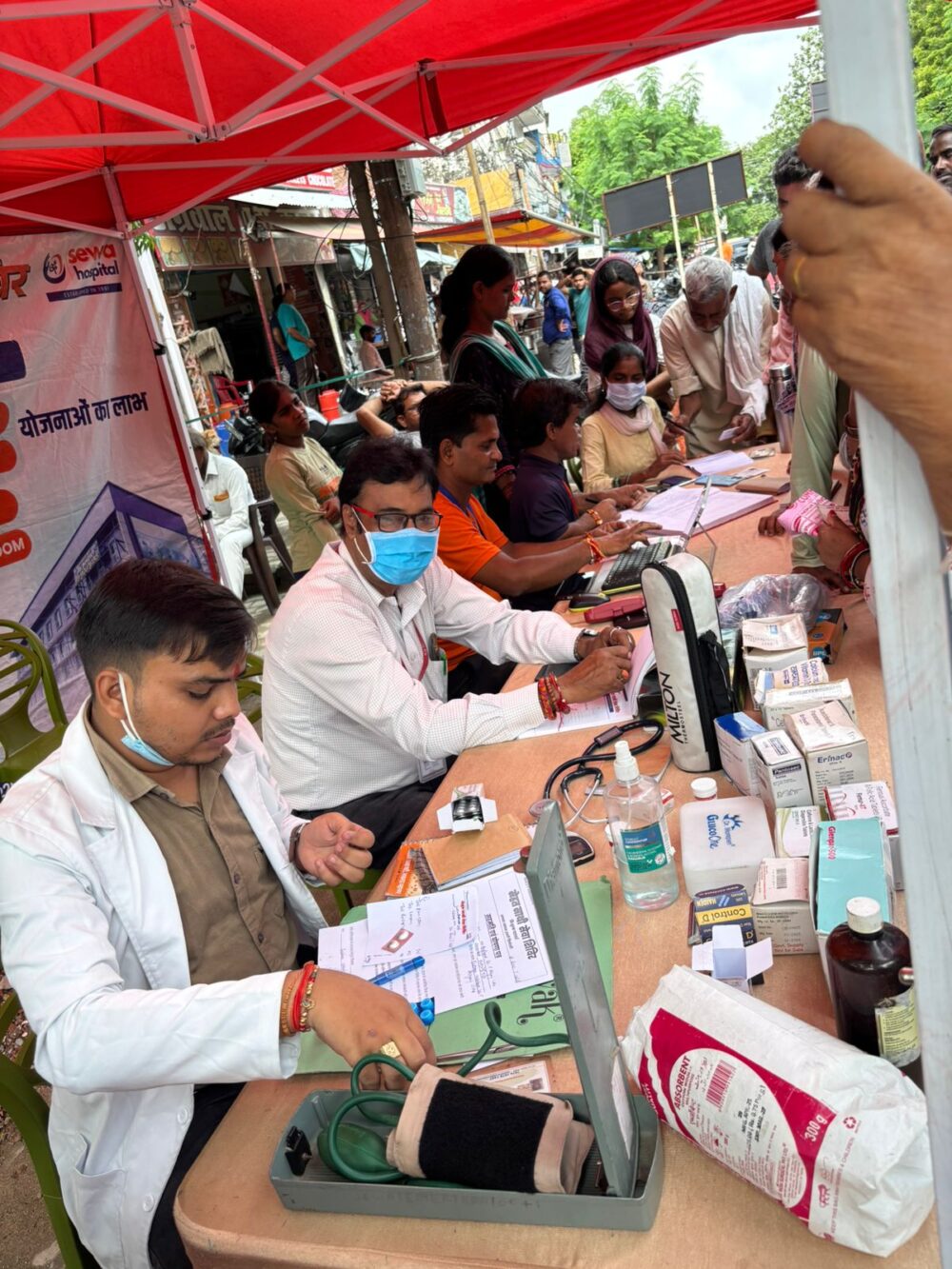 सेहत साथी सेवा शिविर में 305 लोगों का स्वास्थ्य परीक्षण