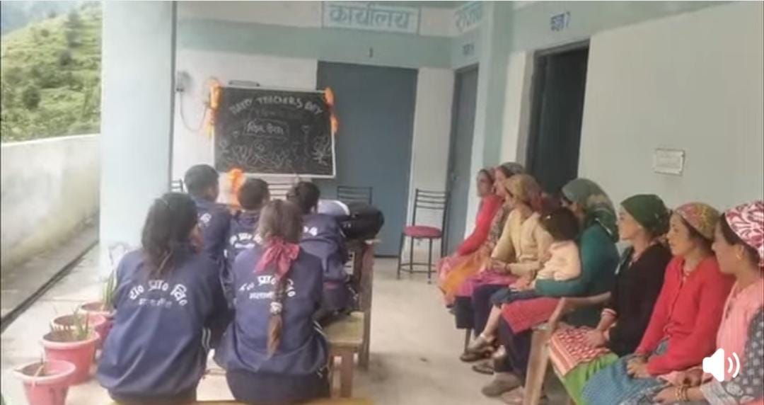 शिक्षक दिवस पर शिक्षक का इंतजार करते रहे बच्चे और अभिभावक