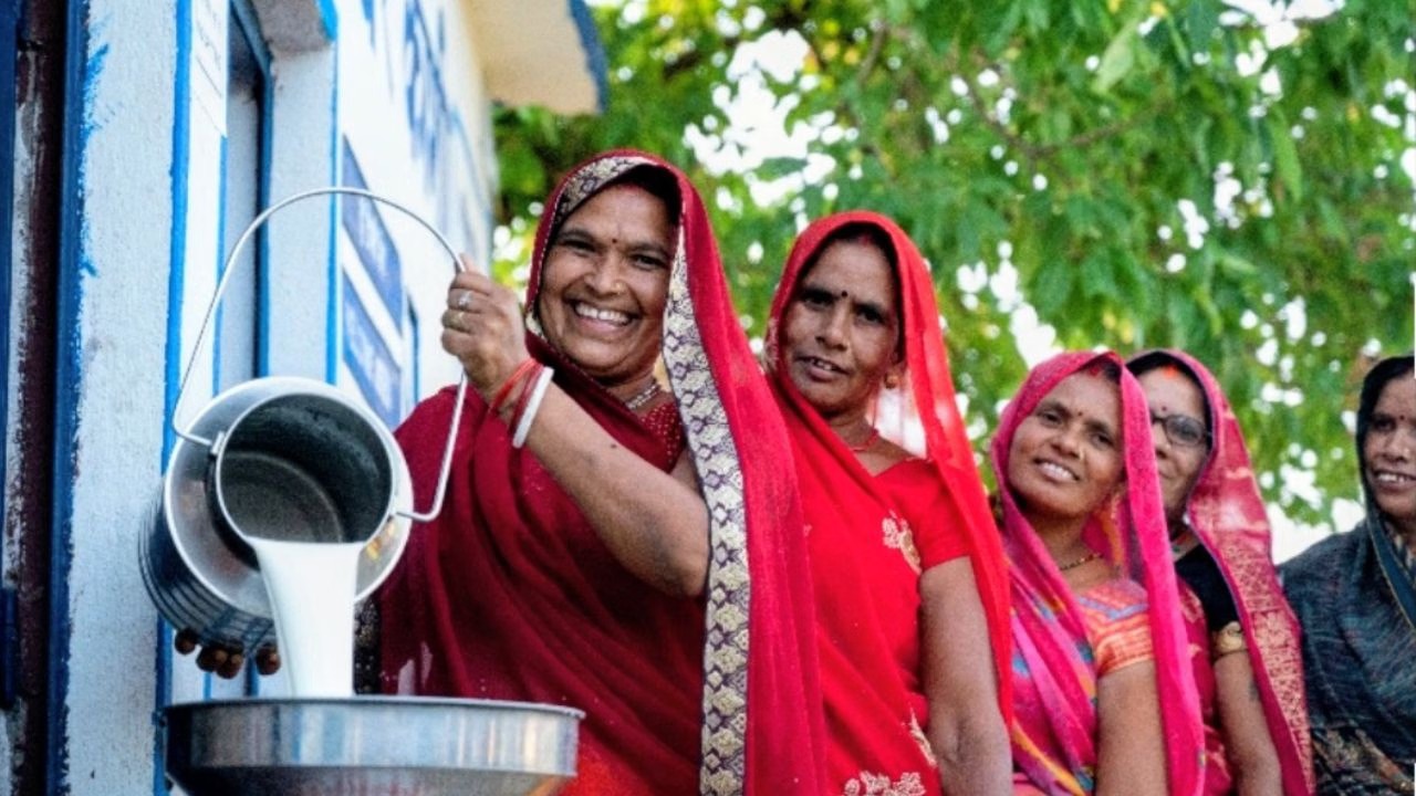 एक करोड़ महिलाओं को मिलेगा ₹1 लाख तक ब्याजमुक्त क्रेडिट! योगी सरकार की नई योजना से बदल सकती है गांव की तस्वीर