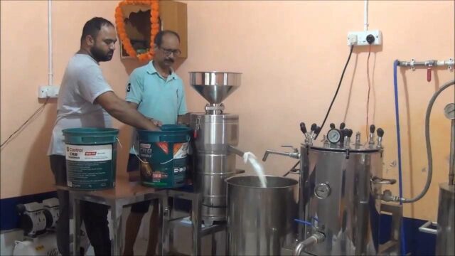 ड्राइविंग छोड़ी, टोफू निर्माण से खड़ा किया स्वरोजगार