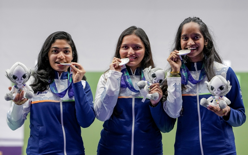 एशियाई खेलों में भारत का शानदार आगाज, इलावेनिल के रजत पदकों और सुचिका के एमएमए सफर ने बढ़ाया रोमांच