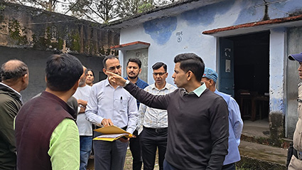 जर्जर भवनों को ध्वस्त कर नए विद्यालय भवन के निर्माण का प्रस्ताव शासन को भेजने के निर्देश