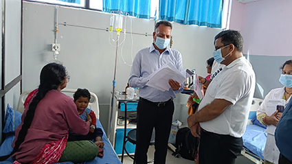ज्योलीकोट के जलजनित रोग पीड़ितों से मिले सीडीओ, अस्पतालों में उपचार व्यवस्था परखी