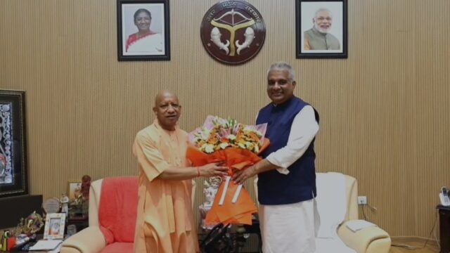 लखनऊ में CM योगी से मिले केंद्रीय मंत्री भूपेंद्र यादव, NCR के प्रदूषण पर मंथन; वाहनों से लेकर निर्माण कार्यों तक होगी समीक्षा