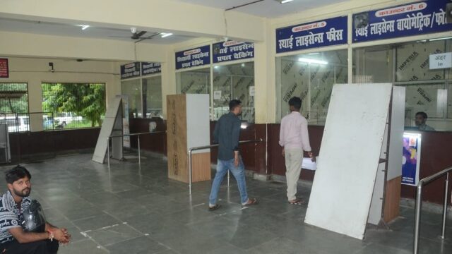 कानपुर में परिवहन विभाग पर बड़ी कार्रवाई, दो एआरटीओ निलंबित