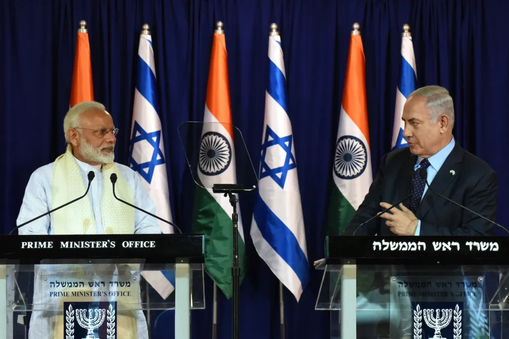 पीएम मोदी और ‘हाइफ़नेशन’ का अंत