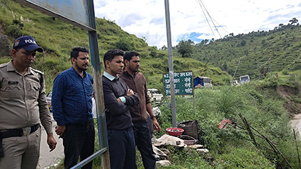 जिलाधिकारी अंशुल सिंह ने क्वारब बाईपास मार्ग का किया स्थलीय निरीक्षण