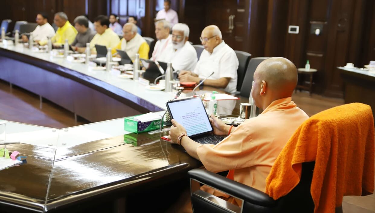 योगी कैबिनेट में आज बड़े फैसलों की तैयारी, डेढ़ दर्जन से ज्यादा प्रस्तावों पर मंथन; किसान से लेकर स्मार्ट स्कूल तक एजेंडे में