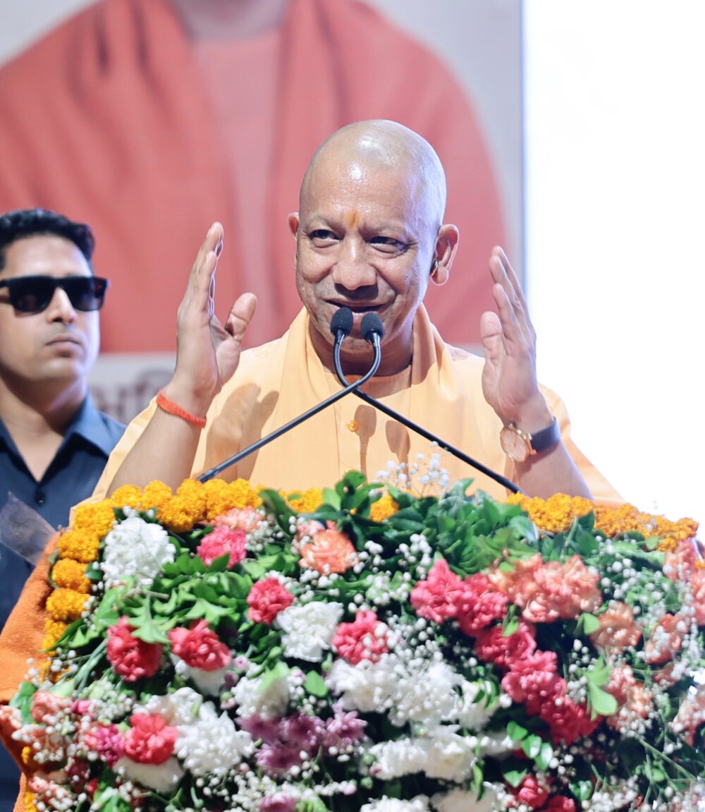 विदेशी आक्रांताओं ने मंदिरों को तोड़ा, लेकिन भक्ति नहीं डिगा पाएः योगी